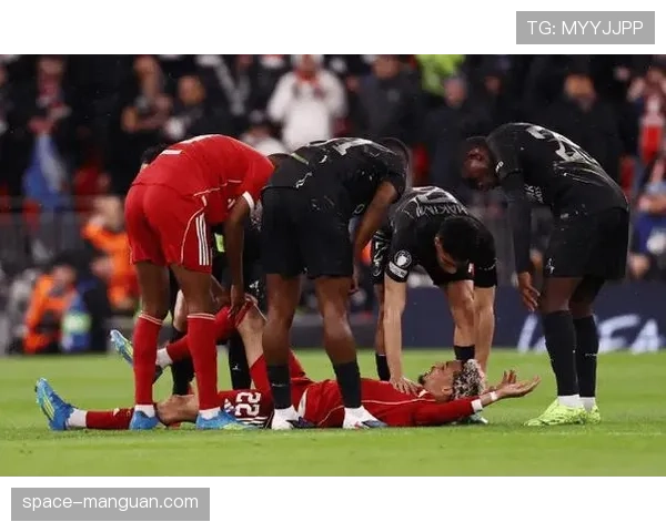 埃基蒂克、门德斯伤退，双方多人受伤影响比赛进程